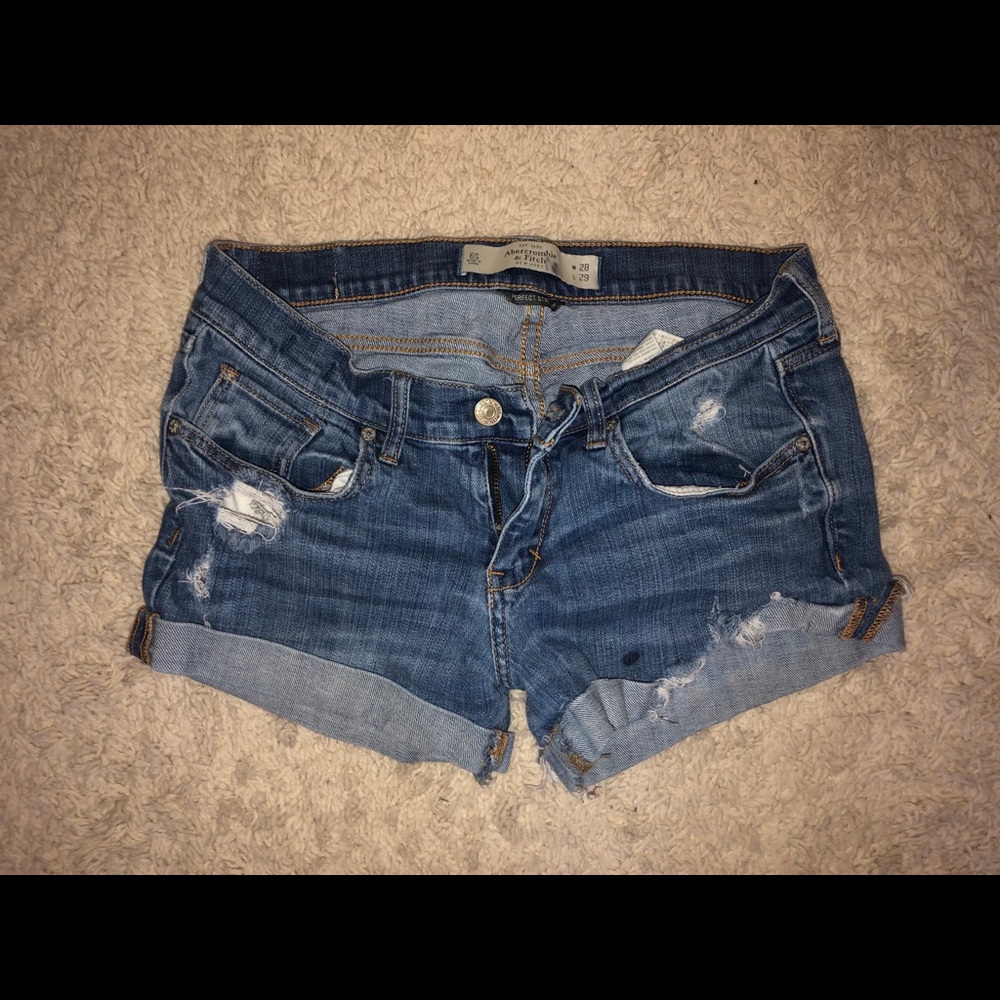 daisy duke distressed blue jean shorts